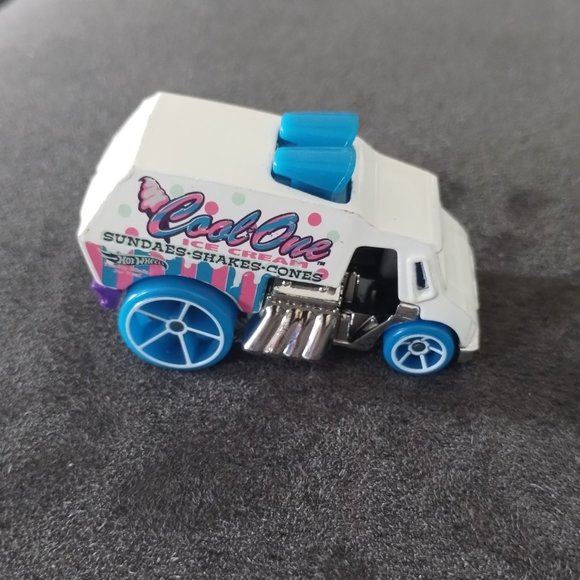 2004 Hot Wheels 13 Mattel Cool One - Picture 4 of 9